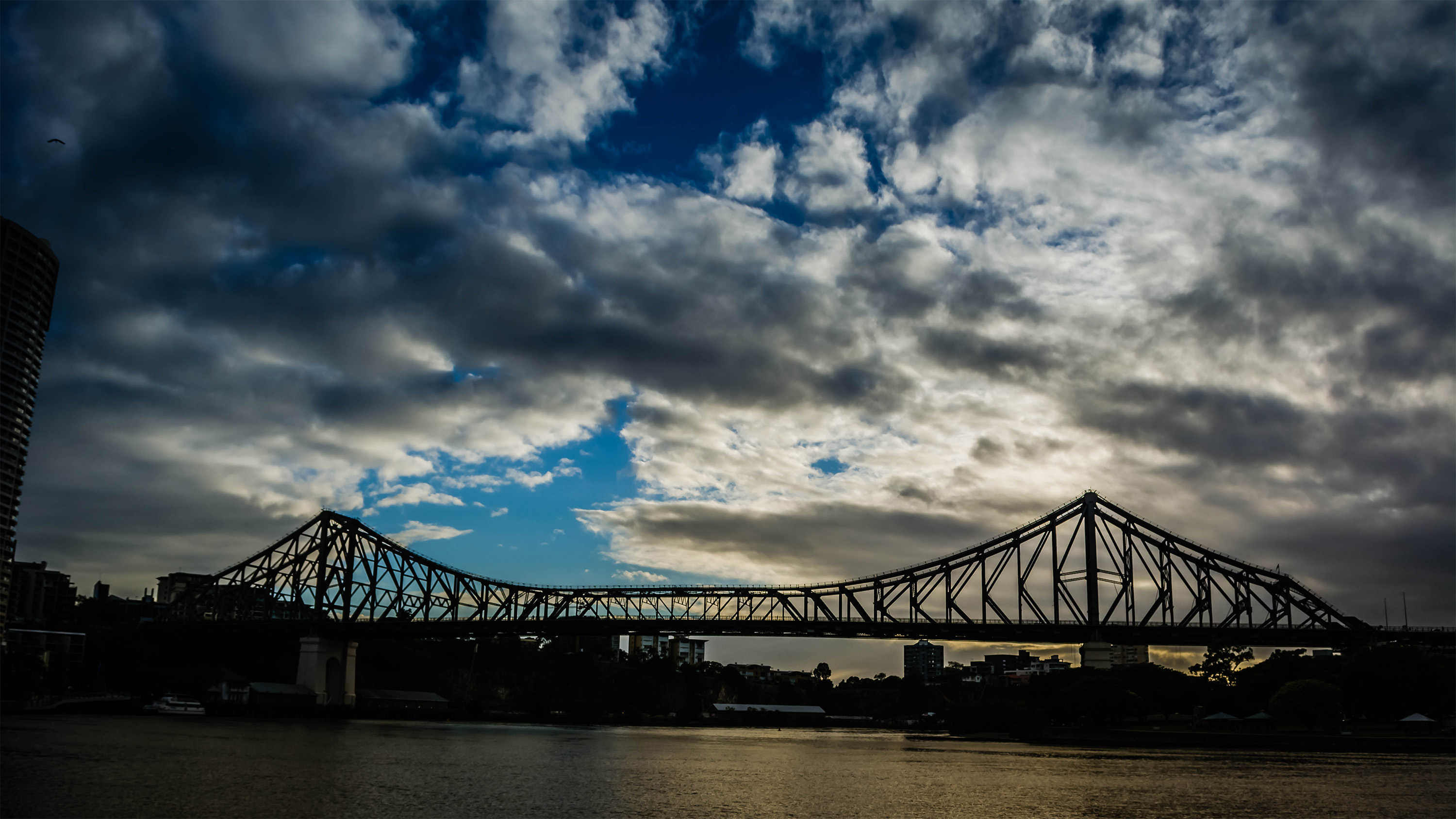 Sunrise through the Story Bridge!